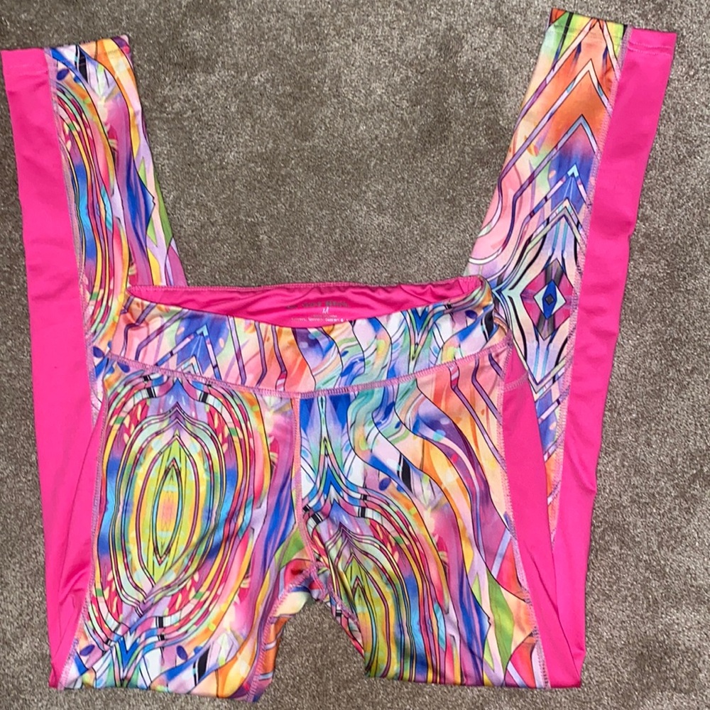 Hot Kiss, size medium leggings in excellent condition